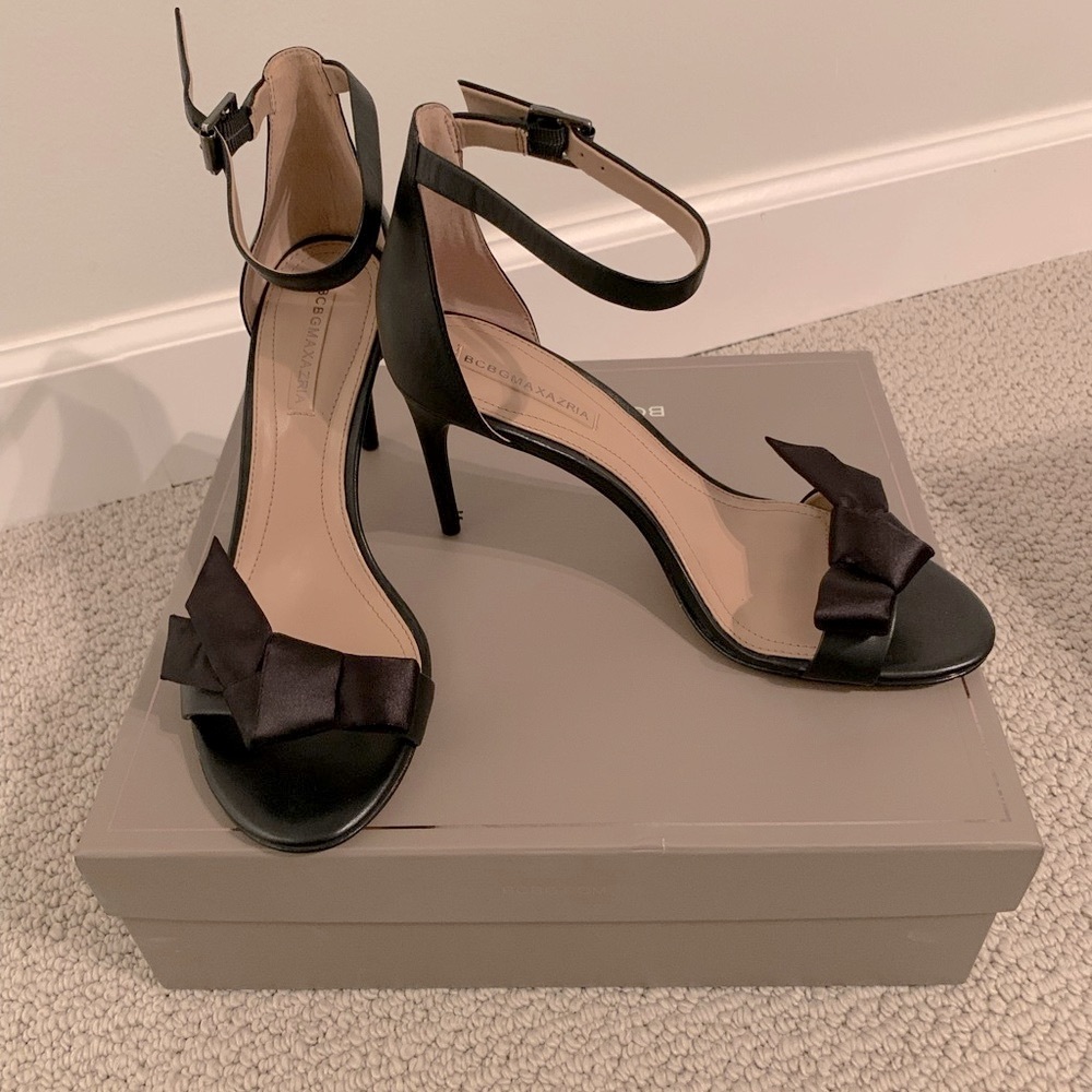 Black BCBG MAXAZRIA Stiletto satin heel with bow size 8.5